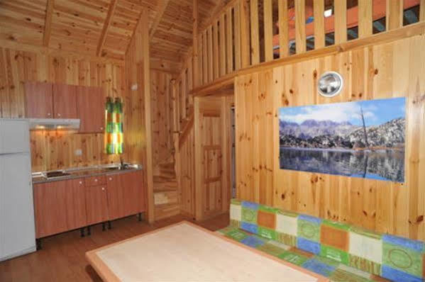 Camping La Torre Hotel Espot Buitenkant foto